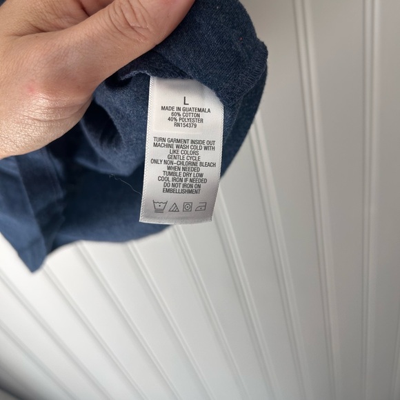 βπ» Free State Size Large Peace Sign Navy Graphic Tee - Picture 4 of 5